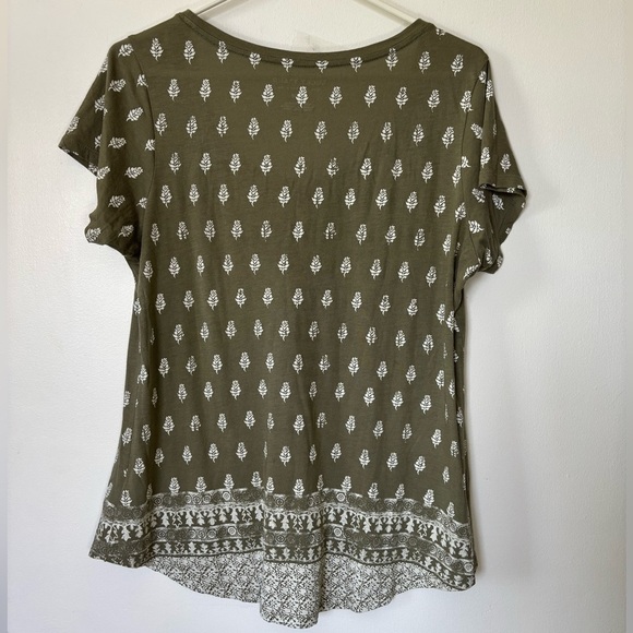 🎉4/30$🎉 Lucky Brand Olive Print T-Shirt Medium - Picture 5 of 5